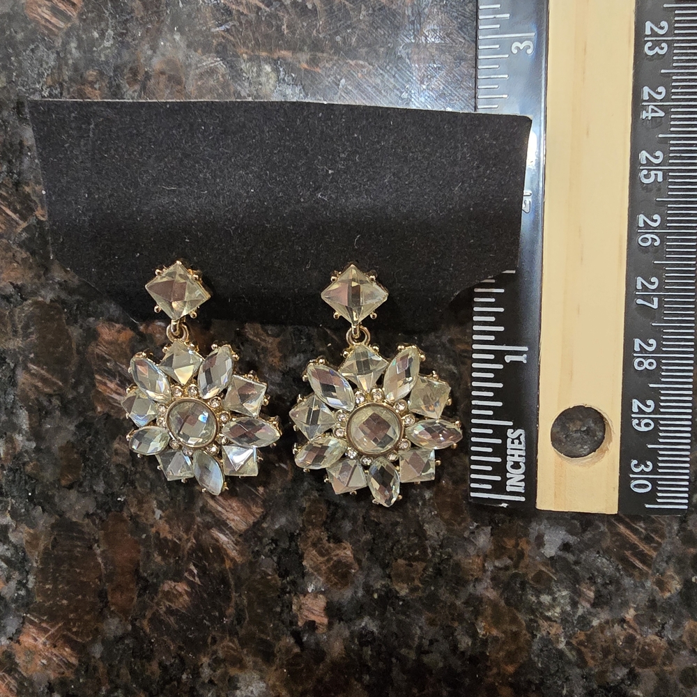 Elegant Crystal Flower Earrings - Picture 4 of 4